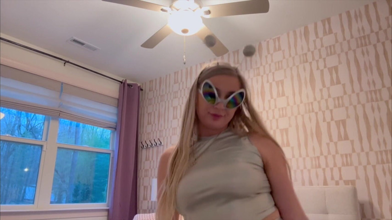 Kink in Time: L'avveniristica gigantessa phoenix Sinz in una dominazione HD POV lo...