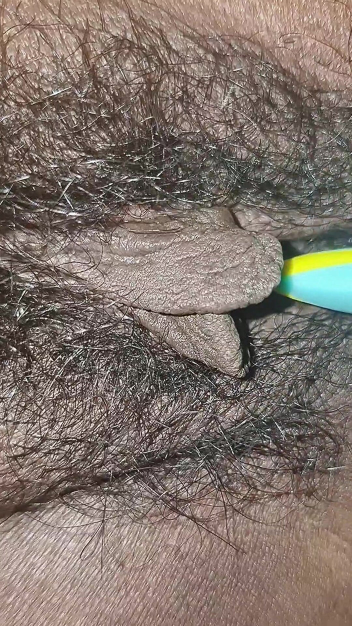 Indian aunty sex: 村妇展示她的大阴户
