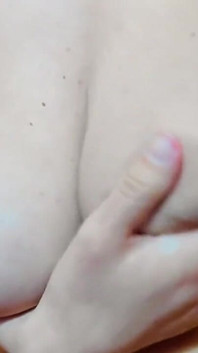 Paseo en consolador caliente de Myla_angel, tetas presionando duro, chupando rebotando, espectáculo de cuerpo completo, dedeándose el coño!