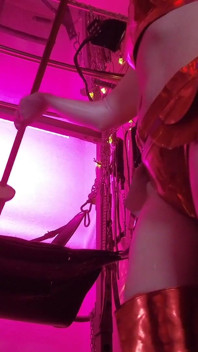 Mistress Eva Latexfetisch Domina Femdom Gudinna Guldstövlar Stor rumpa BDSM Solo