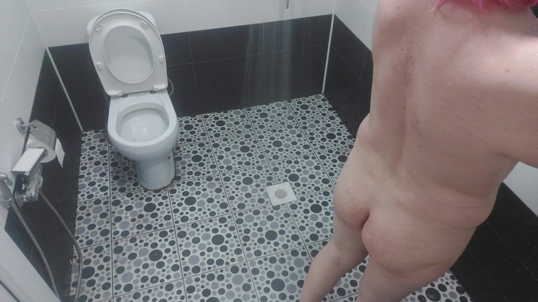 Kitty_Cross: Badan bengkung putih dengan pantat shemale putih bercergas di atas...