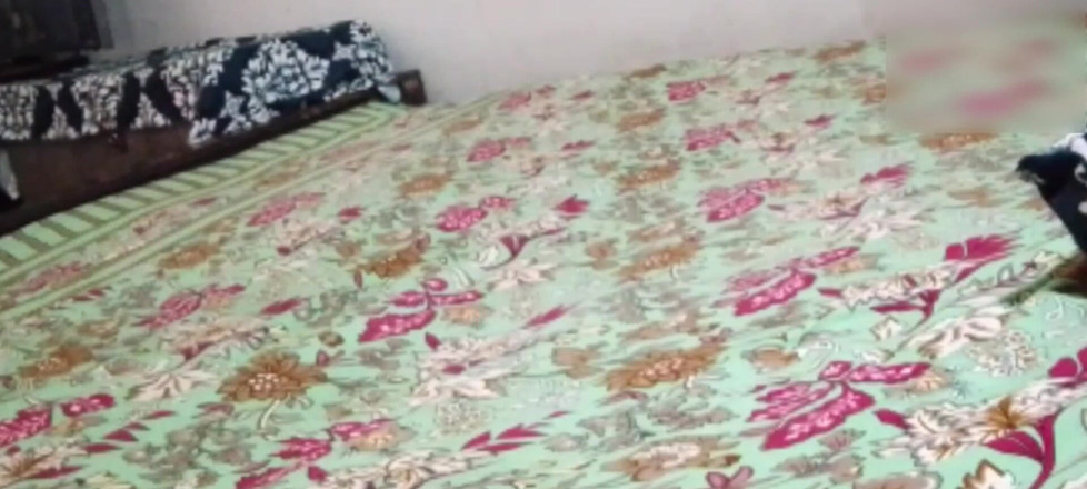 Abida sexy: bevkooph broona ne jangal men ek baik tor di aur...