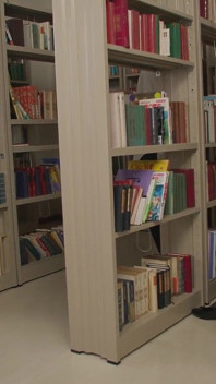 Spermlerinin nereden çıktığını göster. Sürtük öğretmen her gün boşalmamı sağlıyor. Bölüm 2