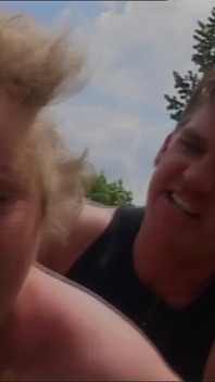 Country MILF med stora tuttar knullas som en slampa utomhus