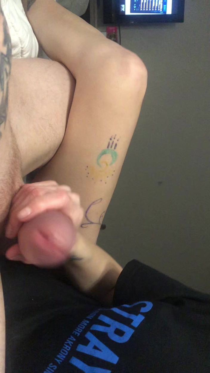 Bo Bangz: Blonde Babe Lubes up a Hard Cock and Then Sucks...