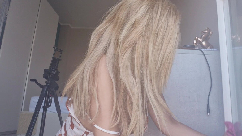 Mah Santos: Naughty Blonde Showing off on the Balcony