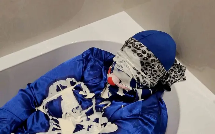 Slutty Ms B: Satin sploshing