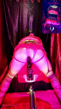 Mini etekle Dildo 4'te Twerk Yapmak