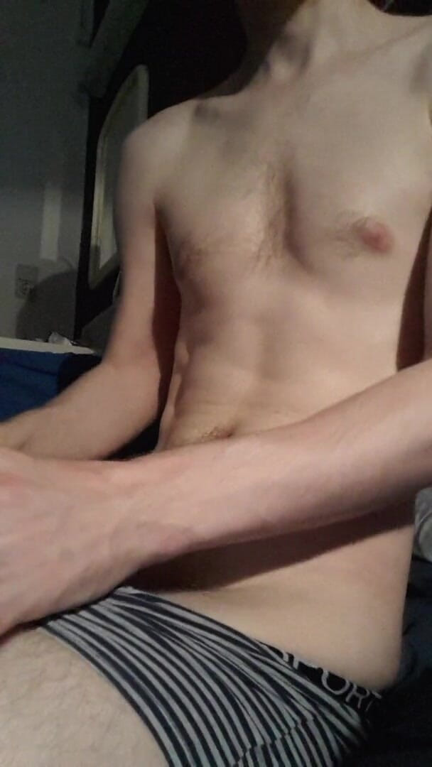Hot_David88: ถอดกางเกงในแล้วเตรียมพร้อมสนุก (ตอนที่ 1)