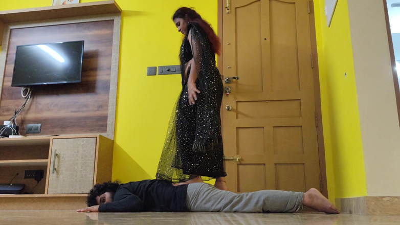 Vaigavarun Feet romance: Madam Punishing Servant Full Weight Body Trample