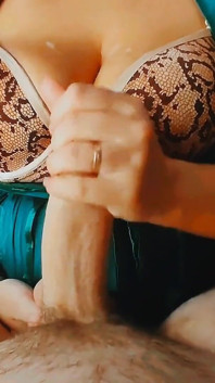 MILFs mit dicken titten in sperma