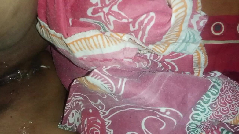 Mom24: 岳母的合法性爱还是很窄