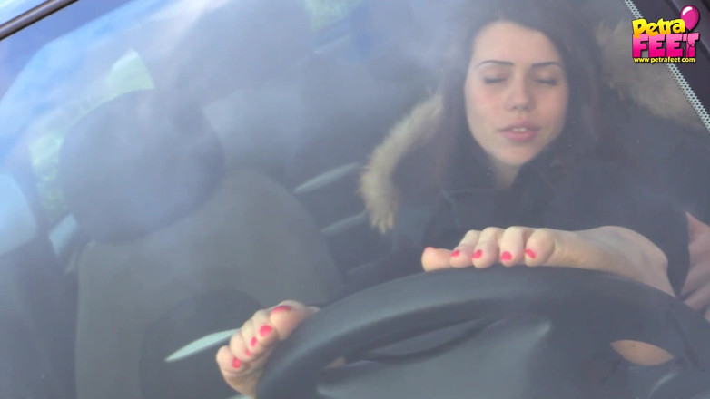 Foot Fetish HD: Petra en un auto
