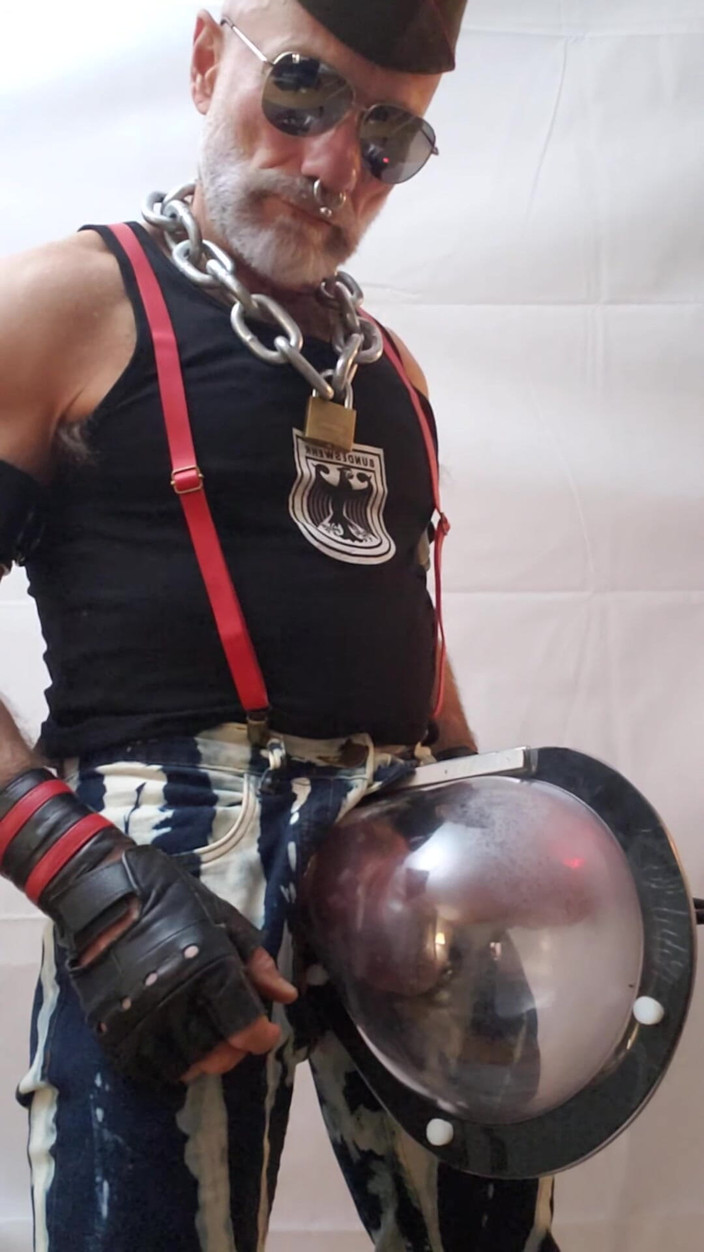 Muscles Cigar FFPig: Tată conductă pomparea coaielor și pula într-un Monstertube