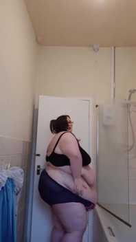 Ssbbw duşdan önce azdırıyor