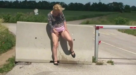 Femdom Austria: Sikanie na rampę