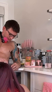 Sextape - dapur teman sekamar crot di dalam memek sempitku