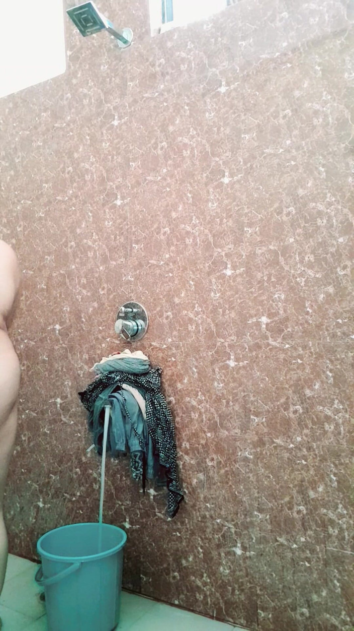 Puja555: Puja bhabhi scéna v koupelně