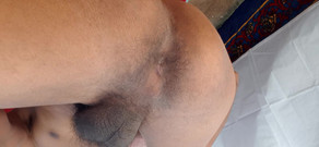 Che: Bite noire, branlette, massage, un Indien