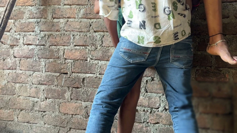 Ritu: Non c'era nessun altro in giro per Ritu Bhabhi, così...