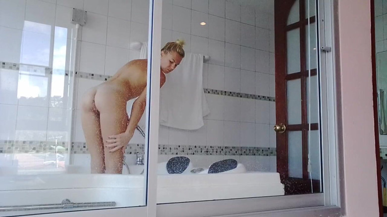 MissAnja_FH: Look at Me at the Bathroom