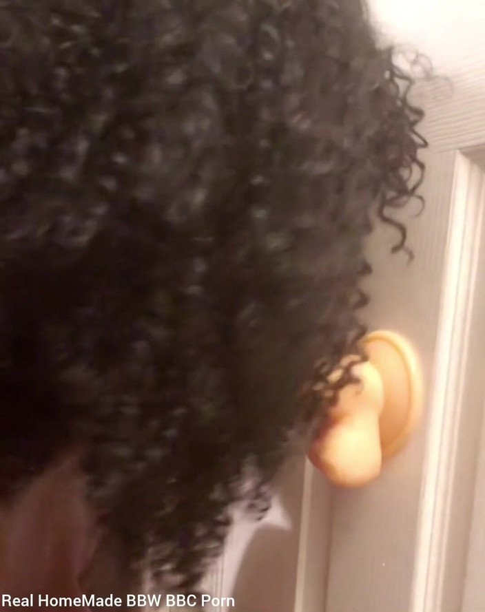 Super sexy ebony cuties: Avsugning övar sugande monterad dildo