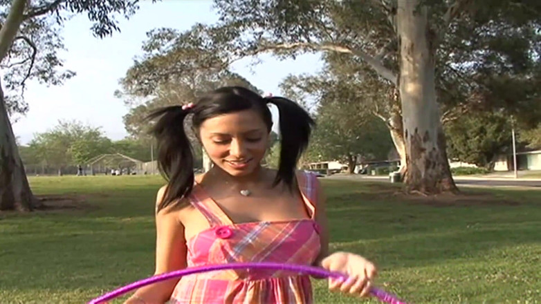 TeenXXX Stories: Genç porno yıldızı sert sikiliyor
