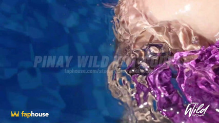 PinayWildHotCouple: Pinay menikmati rehat musim panasnya di kolam sambil menunjukkan tetek...