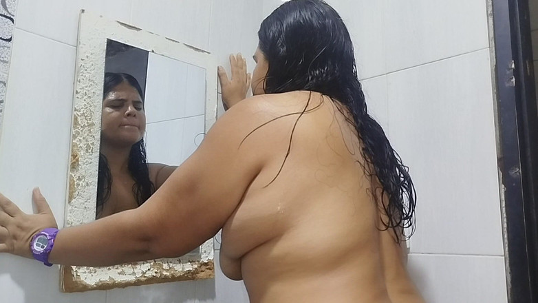 Adribella69: Я займаюся сексом зі своїм огидним вітчимом у ванній кімнаті, і ми опиняємося в спальні 