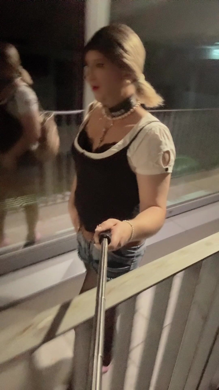 SissyDaniella: Maricas fora da buceta e bunda plugadas e fodendo vibrador