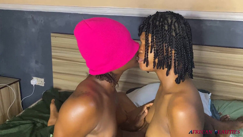 African Beauties: Lezzies Afrika kongkek bergunting dan strap-on
