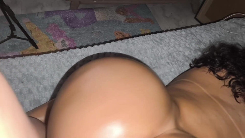 SENSESEX: Mijn stiefmoeder en haar grote kont willen een enorme lul...