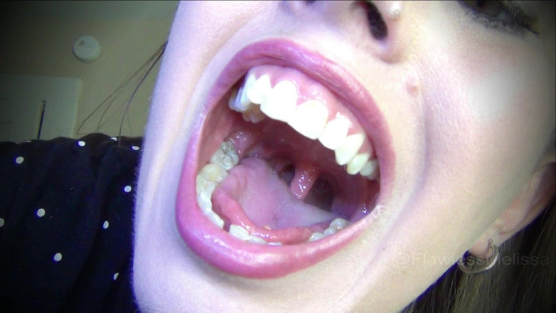 Flawless Melissa: Mulut cewek raksasa ini digodain sama uvula sampai telan spermanya