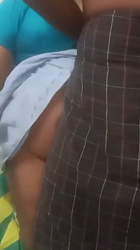 Makcik panas Tamil Saree berkongkek di rumah