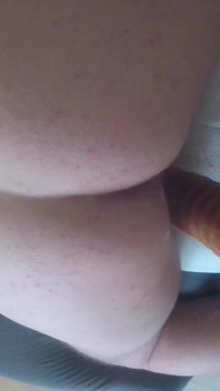 피스팅 어깨 깊숙이, 거대한 후장 보지를 따먹는 Machin Extrem