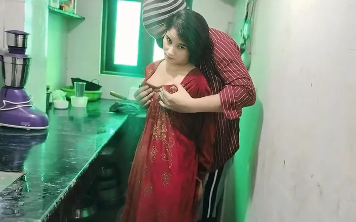 NAASRIN KHAN: Desi Bhabhi Kitchen Fuck