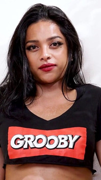 Ladyboy Minty škrtí a stříká