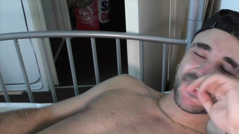 TRANSBOY STUDIO PUSSY MAN: Un ragazzo ftm la dà a un ragazzo etero