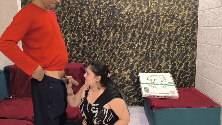 pujaprem: 披萨外卖员免费和印度女士做爱