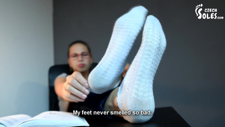 Czech Soles - foot fetish content: Kaki smelly di rumah pangsa