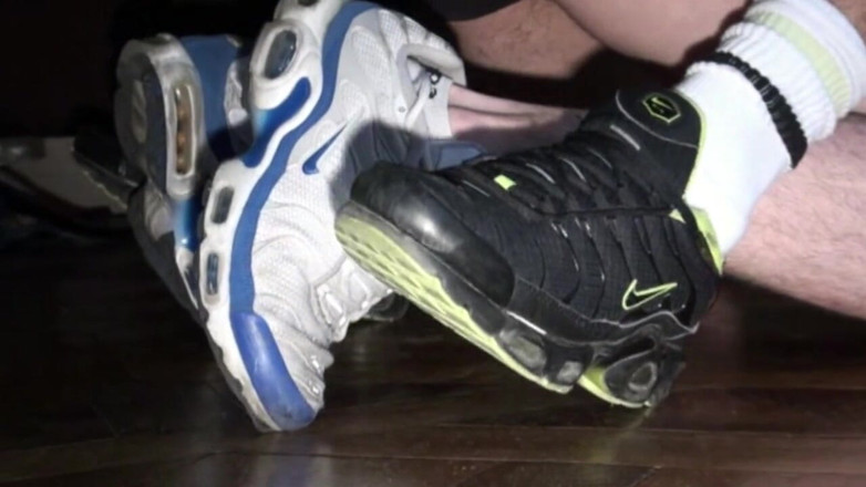 Sneaker Sex Kinky: ยอมจำนนรองเท้าผ้าใบให้บิลลี่และดิเอโก