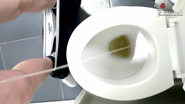 Ryan Roosevelt: Video kencing pertamaku!