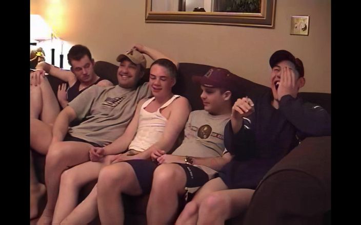 Watch him fuck: Коли гетеросексуальні хлопці залишаються на ніч (2k)