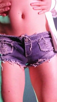 Mikro bikinili femboy yağlı striptiz ve senin için boşalıyor