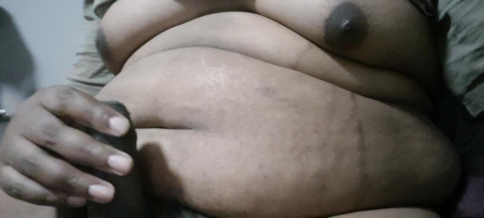 Eleasihle Esma: Perut montok, toket besar, kontol besar, dan dicrot sperma banyak...