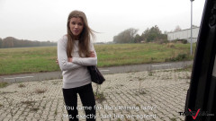 Take Van: Magrinha Huzzy é viciada em sexo, embora ela esteja agindo como...