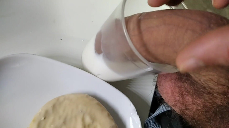 Elvissc: Sehr schmutziger junge, ich bereite ein spezielles Frühstück für dich...