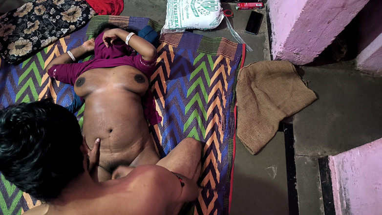 Kajalbhabhi87: Le Mec Aime Beaucoup Les Seins De Cette Salope.