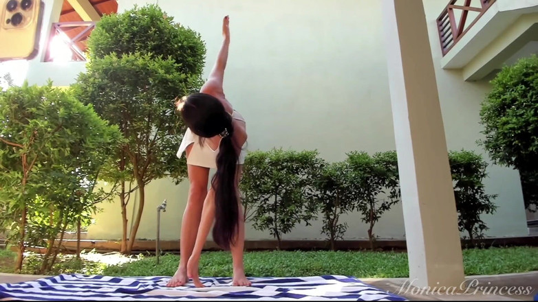 Princess Monica: Şehvetli yoga akışı: denge ve arzu sanatını kucakla