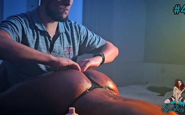 Squirting Sp: Ragazza nera calda riceve un massaggio e un sacco di...